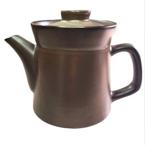 Brown stoneware tea pot with lid